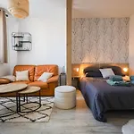 La De Jade Apartment